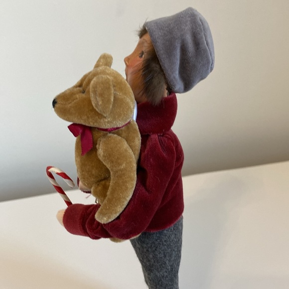 Limited Edition Byers' Choice Child with Teddy Bear - Picture 5 of 9